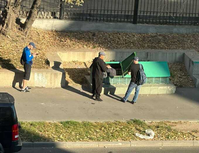 Жители Москвы жалуются на незнакомцев, спускающихся в вентиляционную шахту