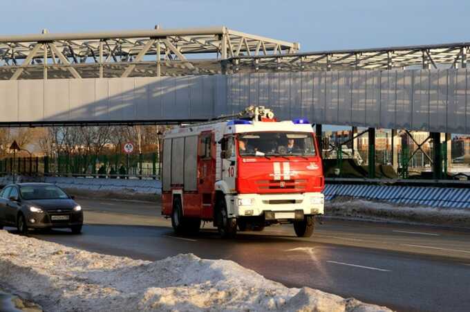 Два человека погибли при пожаре около Института стекла в Москве