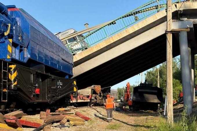 РЖД устраняет последствия обрушения моста под Брянском