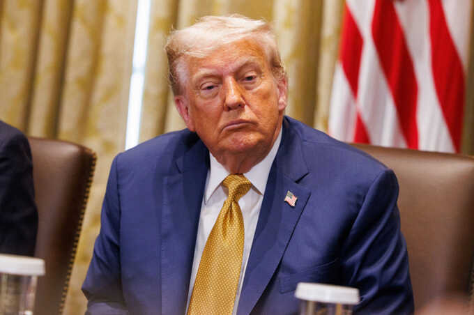 Белый дом поделился фотографией Трампа в костюме героя Супермена