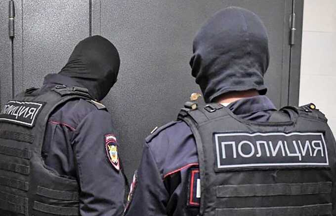 Подростка в России обязали принести извинения на видео за свастику, нарисованную на пляже