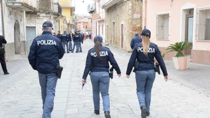 Italian authorities apprehend 13 individuals of Chinese descent in a significant operation targeting a mafia organization