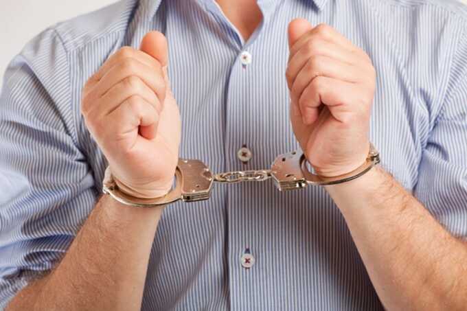 A previous governor of the Luhansk region has been taken into custody as part of a Ukrainian investigation into corruption