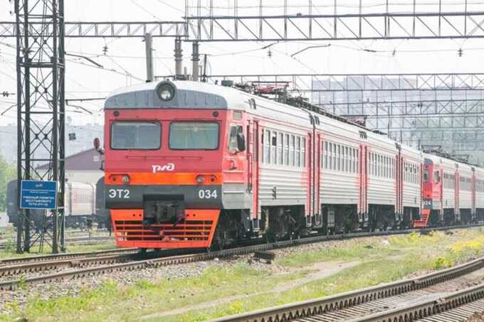 Возле Ульяновска грузовик столкнулся с пассажирским поездом