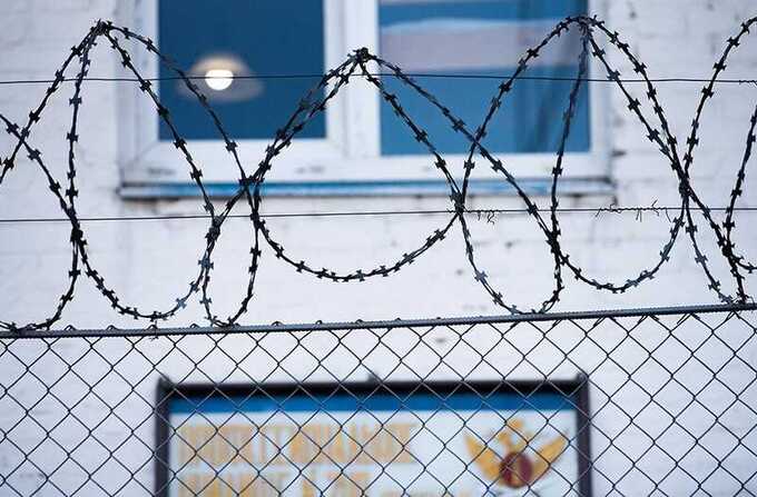 В омских учреждениях вновь изолируют заключённых от их защитников