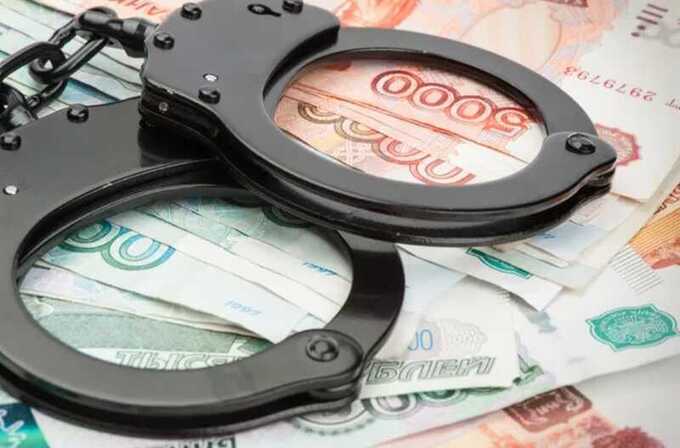 Студент Омского железнодорожного техникума признался в получении взятки во время "задержания" спецподразделением