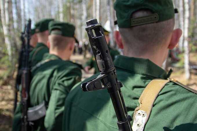 Родственники срочника из Перми утверждают, что его вынудили подписать контракт в военной части