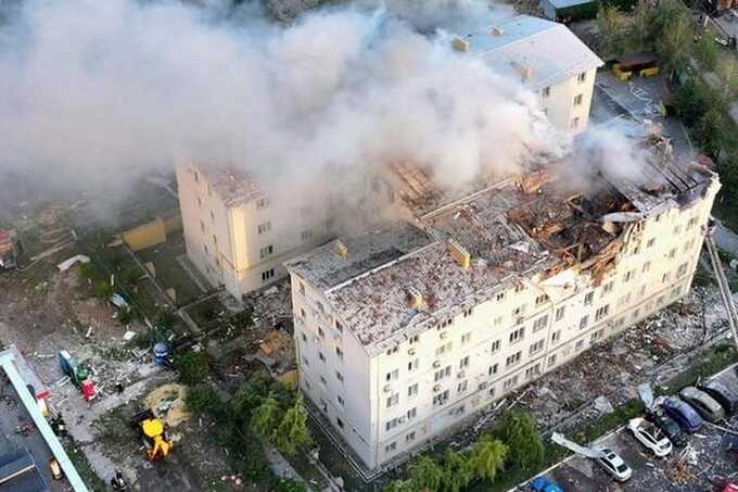 В Харькове российский беспилотник поразил многоэтажный жилой дом