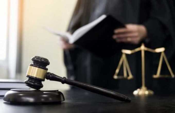 Суд в России запретил шутку из «Большого куша» с оскорбительным содержанием про цыган