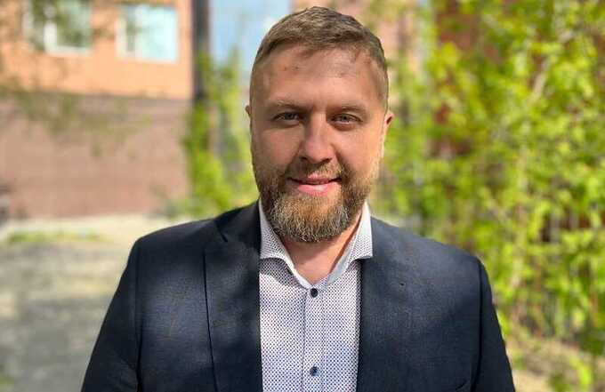 Депутат из Новосибирска Александр Аверкин накопил долги на десятки миллионов и укрывается от приставов