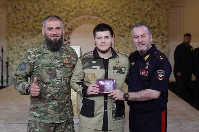 Адаму Кадырову вручили награду без участия в соревнованиях