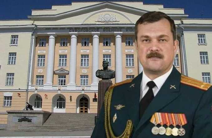 В Екатеринбурге воспитателя суворовского училища Владимира Щекотова заподозрили в совращении несовершеннолетнего курсанта